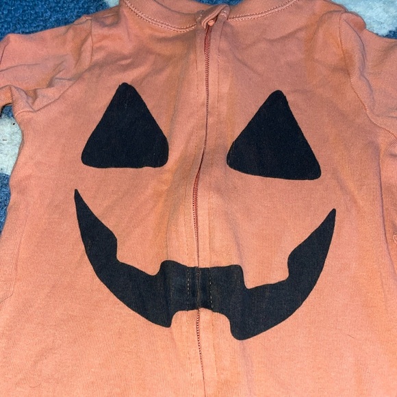 Old navy pumpkin pajamas size 3-6 months - Picture 2 of 3